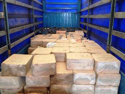 Viranşehir'de 122 bin paket kaçak sigara ele geçirildi