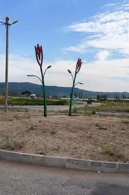 Bigadiç'te alay konusu olan inek heykeli kaldırıldı