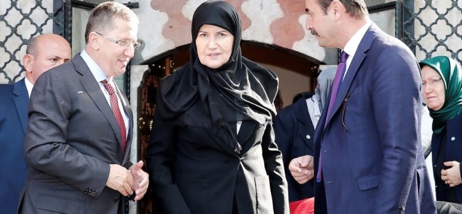 Akşener'den türbe ziyareti