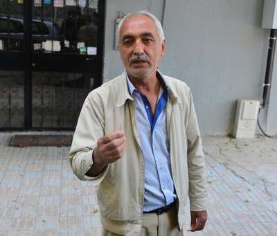 Kendisini 'polis' olarak tanıtıp girdiği evde kasayı soydu