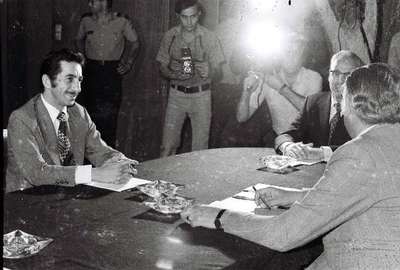 Kıbrıs'ta  Ledra Palas'taki ilk  görüşmelerin 39 yıllık fotoğrafı
