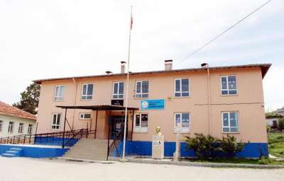 Kazada ölen öğretmenlerin okulunda yas