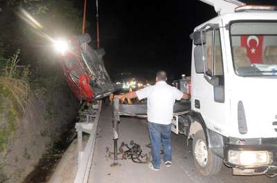 Ailesine kızdı lüks otomobili uçurumdan attı