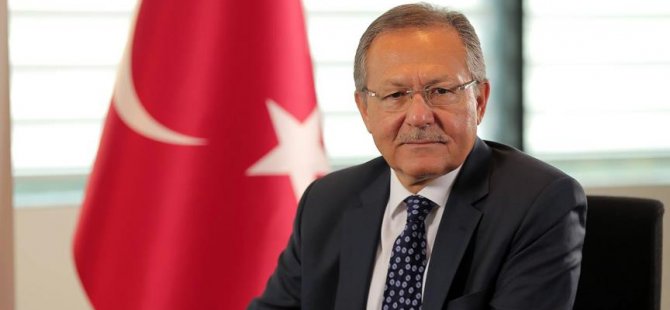 Başkanlıktan ve AKP'den ağlayarak istifa etti