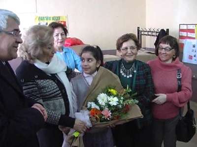 Kars'ta yoksul öğrencilere giyecek yardımı