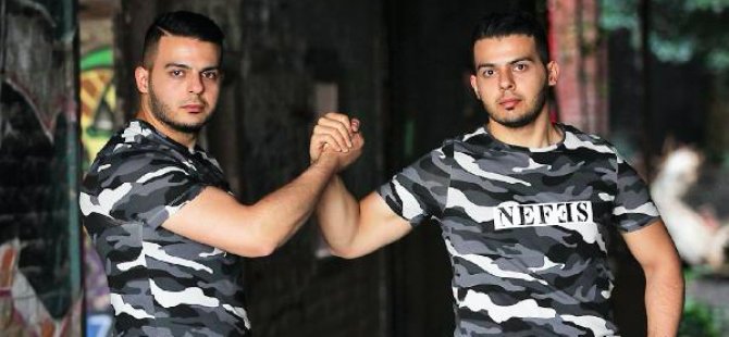 Gurbetçi ikizlerden Türk askerine rapli destek
