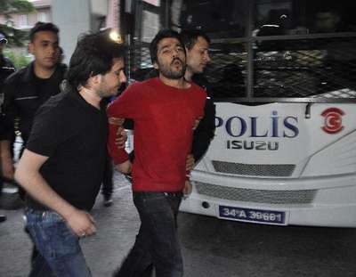 Terör operasyonunda gözaltına alınan bir grup şüpheli sağlık kontrolünden geçirildi