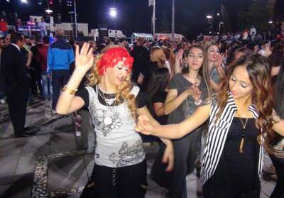 Bursa'da romanlar Hıdrellez Şenliği'nde eğlendi