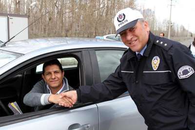Erzurum'da öğrencilerle emniyet kemeri denetimi