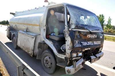 Yükünü kontrol ederken tanker çarpan sürücü öldü