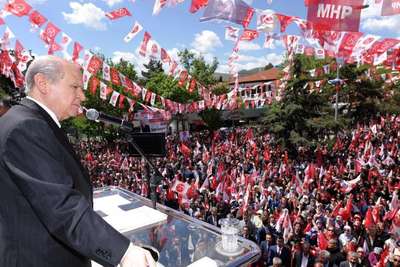 Bahçeli: İtibarı haramda aradılar, soygunda buldular