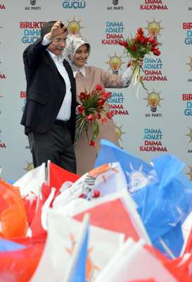 Davutoğlu: Muş'un lalesini sembol, barış dilini egemen kılalım