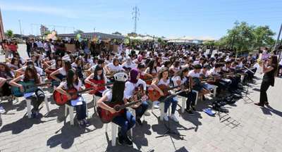 Bilim fuarında 150 liseliden gitar konseri