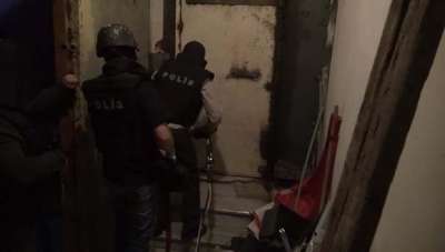 14 yaşındaki çocuğun kurtarıldığı terör operasyonu kamerada