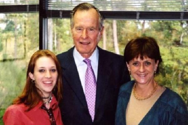 Bush da cinsel tacizle suçlandı