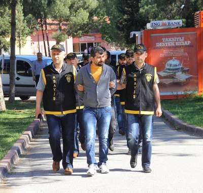 1.5 kilo altın ile 24 bin lira dolandıran 5 kişi tutuklandı