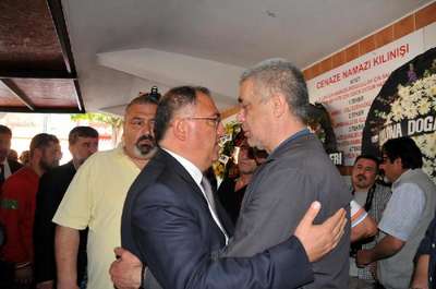 Boşandığı eşi tarafından öldürülen 2 çocuk annesi kadın toprağa verildi