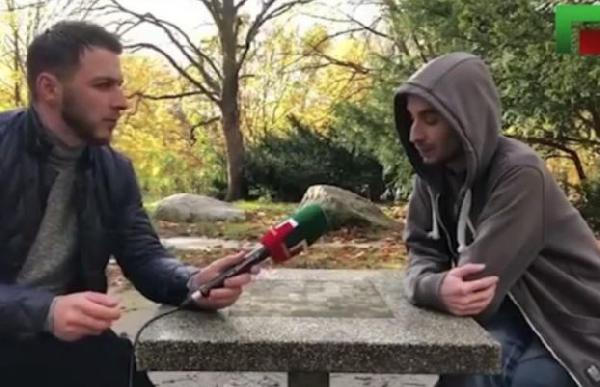 Eşcinselliğini açıkladığı için özür diledi