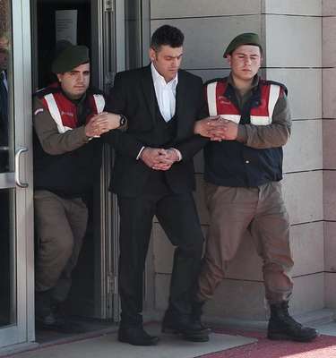 Eşini av tüfeğiyle yaraladı, 'Karım beni aldatıyordu" dedi