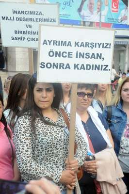 Yalova’da eski eşi tarafından öldürülen kadın için sessiz protesto yürüyüşü