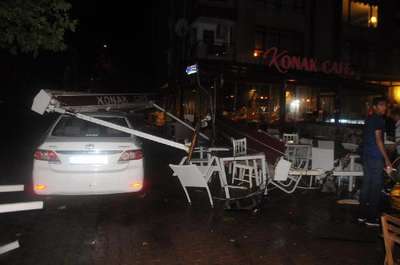 Yalova’da fırtına hayatı olumsuz etkiledi