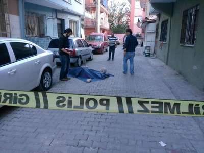 Sokak ortasında kalp krizinden öldü