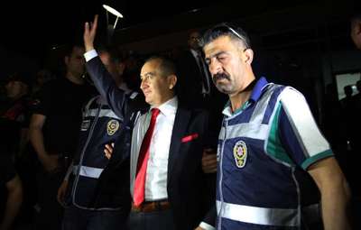 Adana'da TIR aramasıyla ilgili 4 savcı ve 1 subay tutuklandı