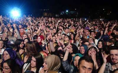 Üniversitedeki Mustafa Ceceli konserinde fırtına kabusu