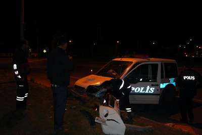 Bingöl'de polis aracı otomobille çarpıştı: 4'ü polis 8 yaralı