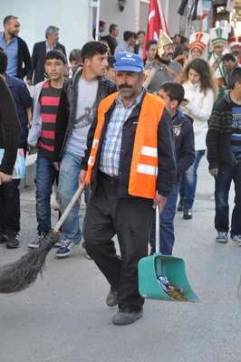Temizlik işçisinin festival mesaisi