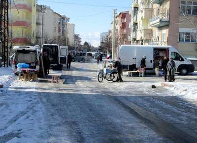 'Ürün tezgahta donacak' korkusuyla pazara çıkmadılar