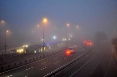 İstanbul güne sisle uyandı