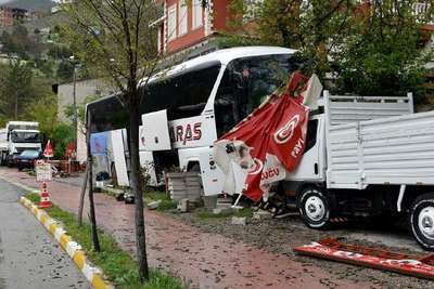 Direksiyon başında kalp krizi geçiren otobüs şoförü öldü