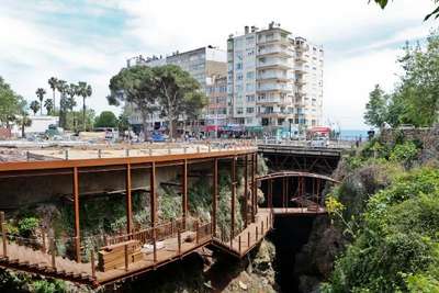Doğa harikası Kadınyarı'na betondan şelale