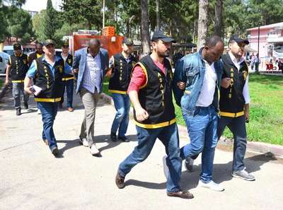 Kamerunlu dolandırıcılar, Adana'da yakalandı