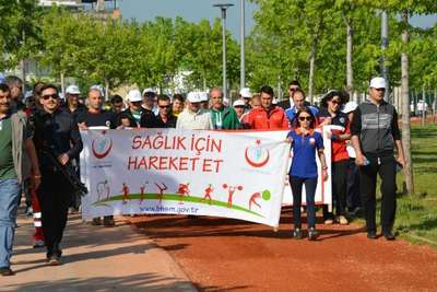 Müezzinoğlu: Bir tarafta ağustos böceği, bir tarafta bal arısı anlayışı var