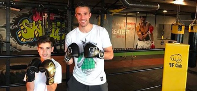 Van Persie'nin paylaşımı taraftarı kızdırdı