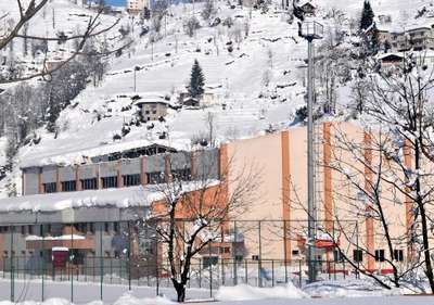 Güneysu’da spor salonunun çatısı çöktü