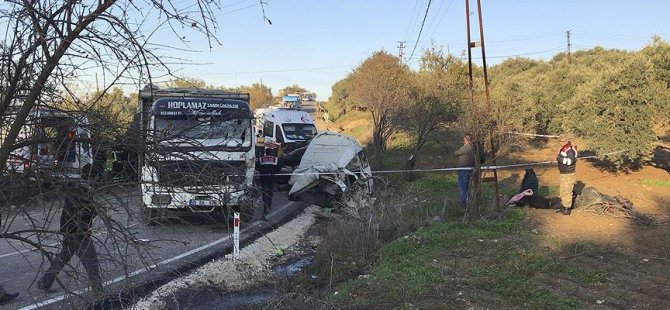 Minibüs ile kamyon çarpıştı: 11 ölü, 9 yaralı