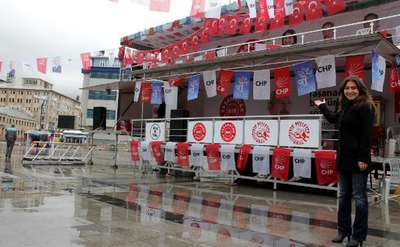 CHP stand açınca, AK Parti standını kaldırdı