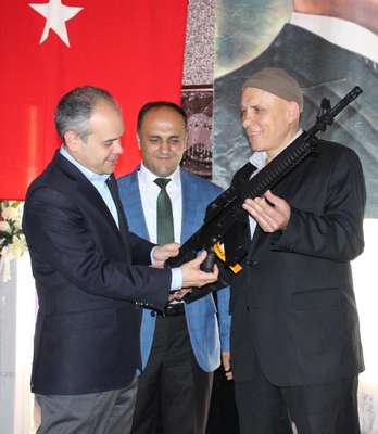 Bakan Kılıç: Türkiye'deki muhalefet liderleri de İngiltere'dekiler gibi söz versin