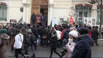 "Charlie Hebdo"ya saldırı Fransız Konsolosluğu önünde protesto edildi