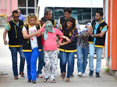 Çocuğunu öldürmekle tehdit ettikleri kadına fuhuş yaptırdılar
