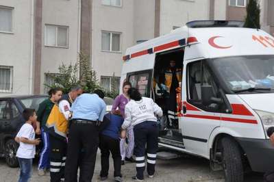 Bodrum katta çıkan yangında 8 kişi dumandan etkilendi
