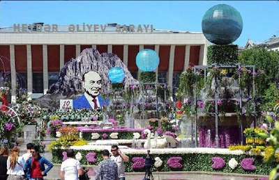 Haydar Aliyev'in doğum günü 'Gül bayramı' olarak kutlandı
