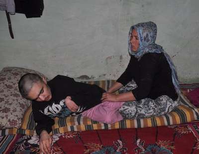 19 yıldır engelli oğluna bakan anne: Ona bir şey olursa ben de ölürüm