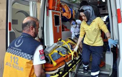 Kamyonet kasasından düşerek yaralandı