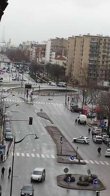 Paris'te yeni saldırı; Silahlı kişi marketi basıp içindeki rehin aldı (2)