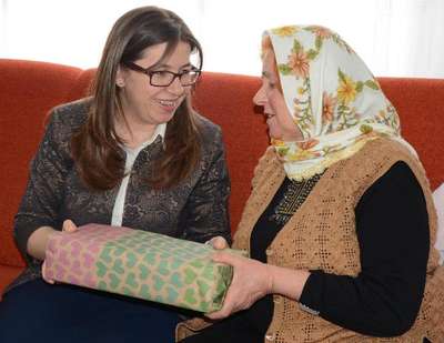 Sinop’un kadın Valisi’nden 6 kız çocuk annesine ziyaret