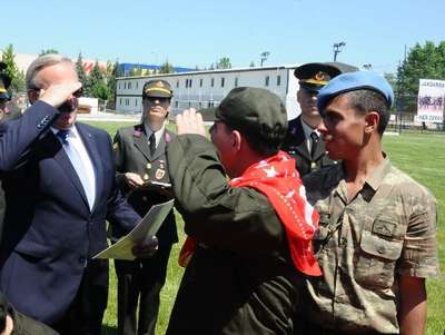 58 yıl sonra 1 gün askerlik yapıp terhis oldu